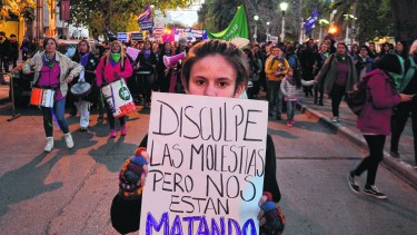 Este año, la mayoría de las organizaciones que se suman al #NiUnaMenos convocan a actividades virtuales y no marchas, por la pandemia. (Archivo Juan Thomes).-