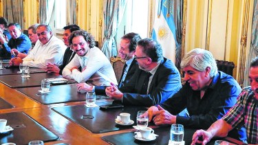 Gobierno y gremios acordaron una suma fija para trabajadores privados