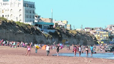 Ya desde hace tiempo los visitantes están aprovechando las condiciones únicas de sus playas y aguas cálidas.  Foto: Martín Brunella
