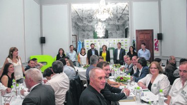 Los intendentes viajaron el viernes a Viedma para aceitar el diálogo y reforzar lazos con el gobierno provincial. Foto: Pablo Leguizamon