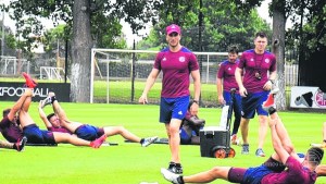 Lanús va por el triunfo que lo deje a un paso de la cima