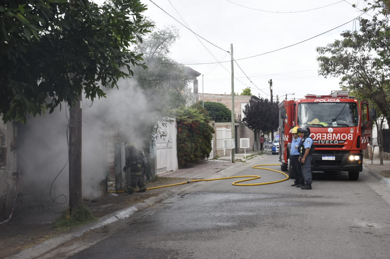 Investigan el incendio de una vivienda en el bajo de Neuquén - Diario ...