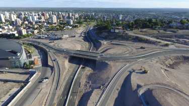 Rotonda sobre ruta 7. El año pasado se destinaron 3.422 millones de pesos en obra pública, un 35% de las erogaciones.