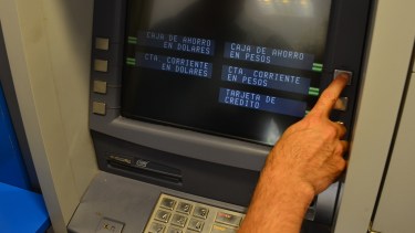 En los próximos días instalarán un cajero de la red Link en un barrio de Roca.  (Archivo Juan Thomes).-