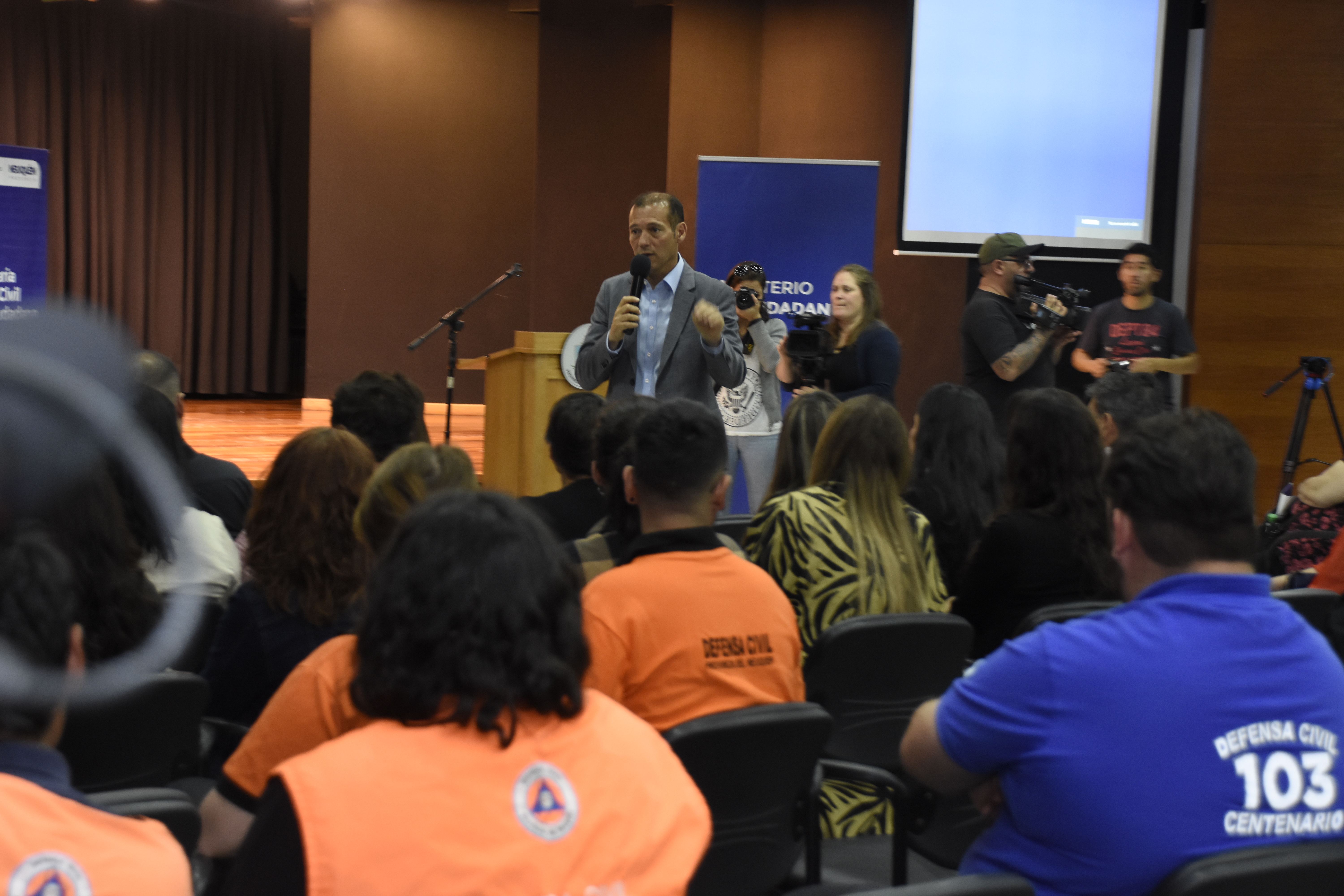 El gobernador Omar Gutiérrez participó de la presentación. Foto: Juan Thomes