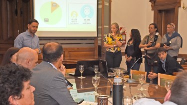 Gutiérrez escuchó la presentación e hizo intervenciones. No respondió preguntas a la prensa. Foto Juan Thomes.