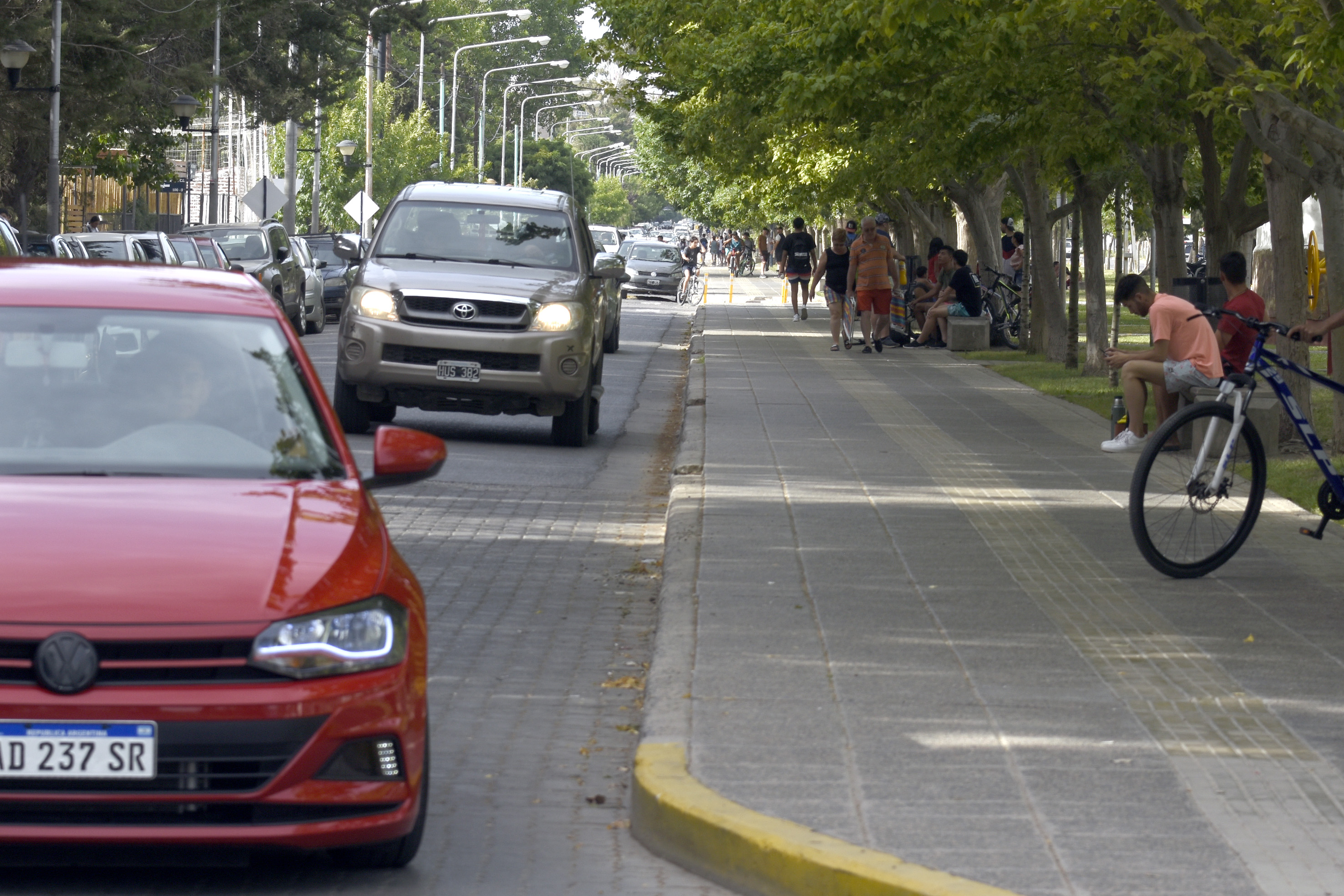 El Municipio volverá a restringir el ingreso de vehículos al Paseo de la Costa durante el verano. (Foto: Juan Thomes.-)