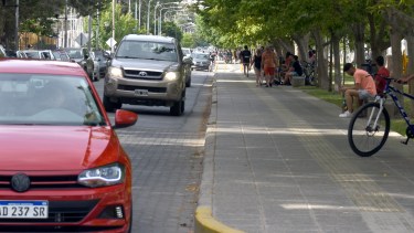 El Municipio volverá a restringir el ingreso de vehículos al Paseo de la Costa durante el verano. (Foto: Juan Thomes.-)