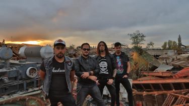 Pornoser: los guardianes del rock están listos para dar una mano