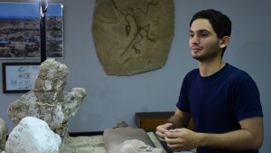 El niño de los dinos es ahora el guardián del museo de Roca