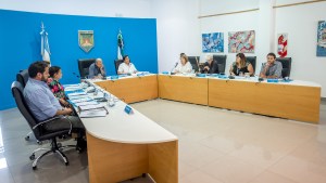 Roca licitó el transporte público, con boleto congelado por 150 días