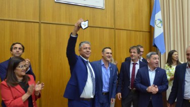 En su última sesión como vice, Figueroa recibió el reconocimiento valuado en 33.000 pesos. Foto: gentileza.