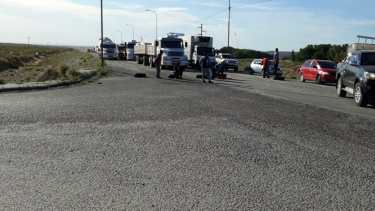 Los desocupados cortan la ruta 22, en Plaza Huincul.