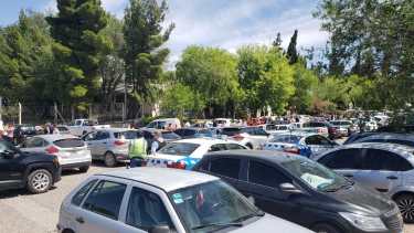 En la sede de la UNC en Neuquén se realizaba un acto y se evacuó a los asistentes. Foto: Gentileza UNC