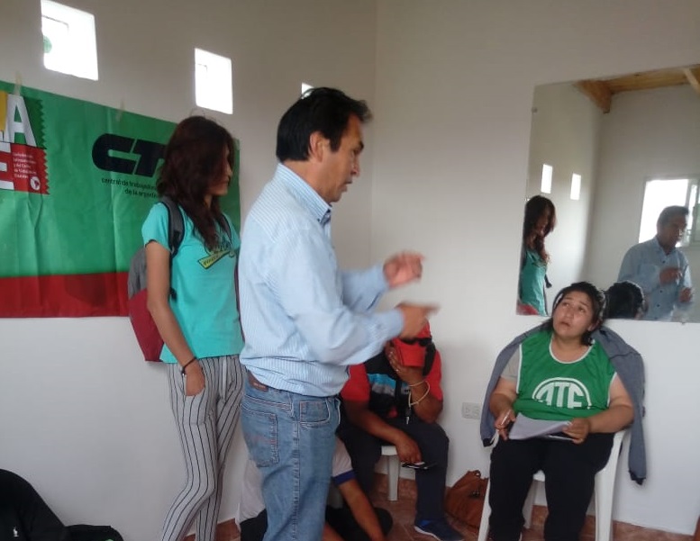 La gente de ATE pide "respuestas" en el municipio de Ramos Mexía. (Foto gentileza)