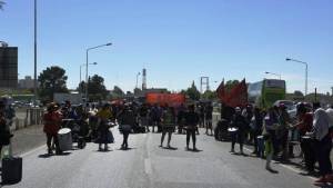 Cortes por ayuda social: levantaron la protesta en el puente Neuquén-Cipolletti