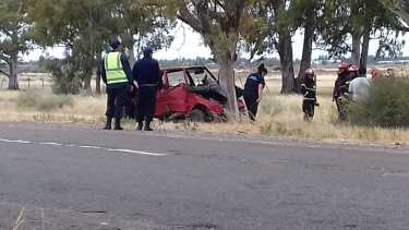 Un bebé se encuentra grave tras un accidente camino al aeropuerto de Viedma