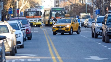 A partir del 1 de abril, no se podrá estacionar ni invadir el lugar que será sólo para los colectivos 