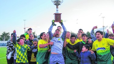 El Estadio Municipal rugió con el agónico triunfo del equipo del barrio Virgen Misionera. Foto: gentileza