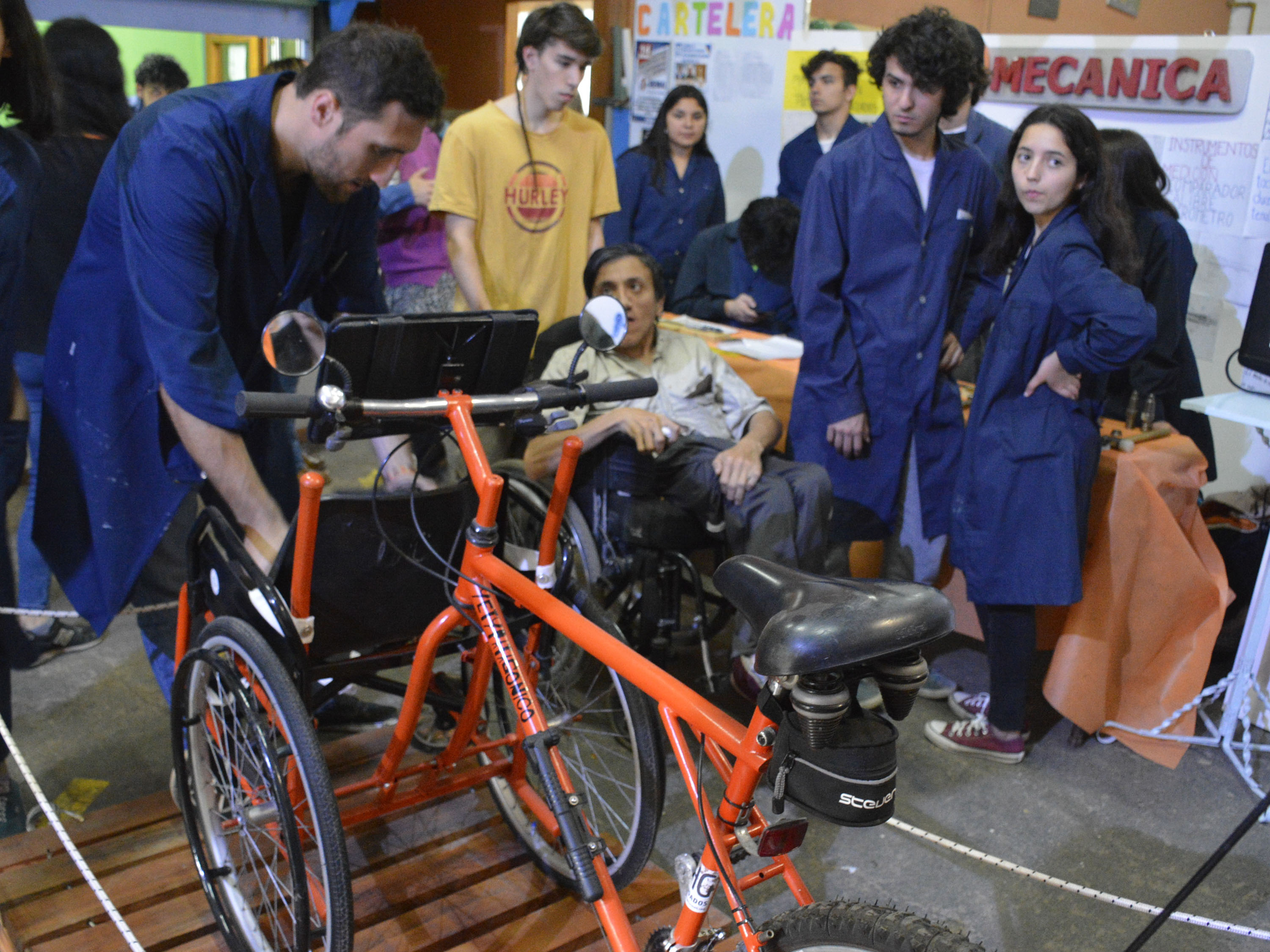 La bicicleta tiene adaptada una silla para las personas con discapacidad motora. (Foto: Patricio Rodríguez)