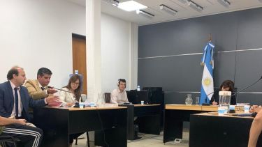 El fiscal Guillermo Merlo le cede la palabra al querellante Rafael Cuchinelli.  Mañana habrá una nueva audiencia. 