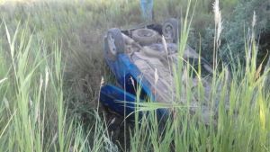 Un hombre sufrió heridas leves tras un impresionante vuelco al oeste de Roca