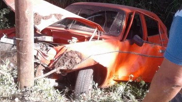 El Dodge 1500 quedó destruido adentro del desagüe. (Foto y video: gentileza Marcelo Zúñiga)