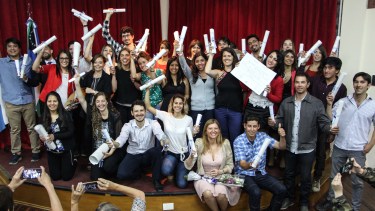 Los nuevos profesionales de la Universidad Nacional del Comahue, egresados en la sede de Bariloche, celebraron sus diplomas.  Gentileza