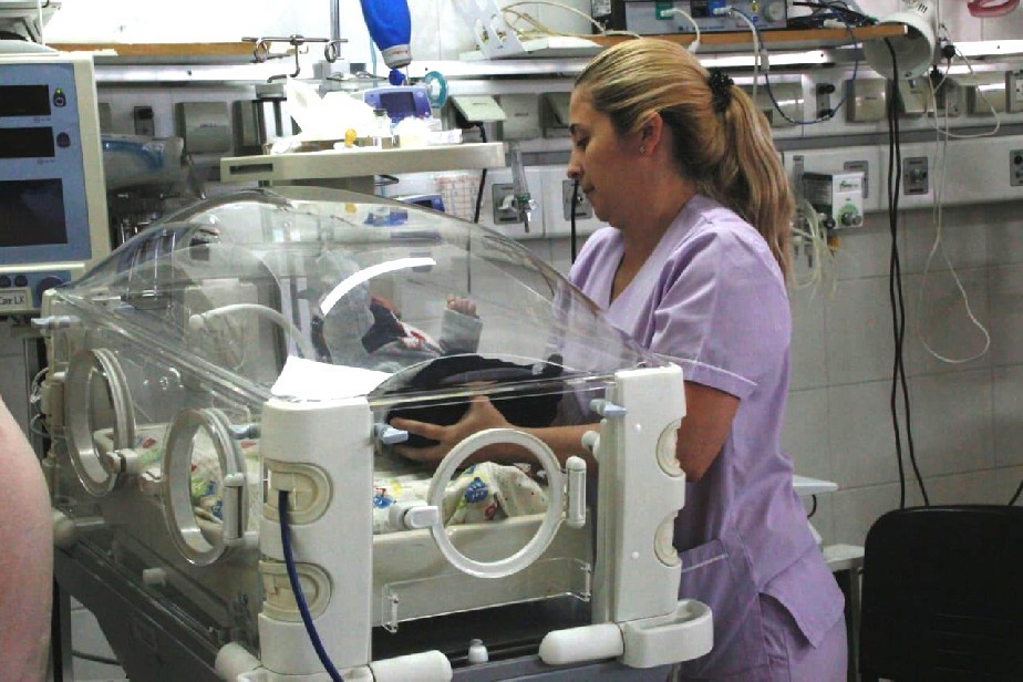 Nuevas incubadoras  beneficiarán al servicio de Neonatología del Hospital de Cipolletti. (Foto gentileza)