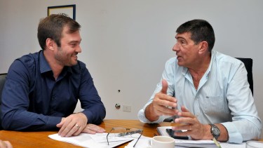 Claudio Di Tella recibió a Mariano Lavin, en la primera reunión con otro mandatario de la región. Foto: Gentileza