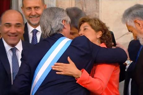 Arabela Carreras saluda al flamante presidente de la Nación. Foto: Gentileza Secretaría de Medios.