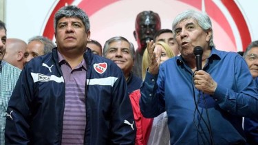 La Federación Nacional de Camiones, a cargo de Hugo y Pablo Moyano, pide que recolectores de residuos y conductores sean prioridad en la vacunación. 