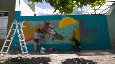 El mural se realizó en calle Roca, casi Alvear en la capital rionegrina. Foto: Pablo Leguizamón.