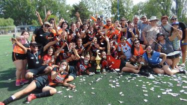 Petrolero alcanzó su cuarta Liga y su tercera Copa Neuquén con los títulos de este año. (Foto: Gentileza Prensa Club Petrolero).