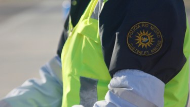 Uniformados de la Patrulla Vial Motorizada de la Zona Alto Valle Sur realizaron el procedimiento. 