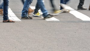 No respetó la prioridad peatonal, chocó a una mujer y deberá pagar más de 700 mil pesos