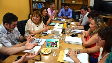 La flamante ministra junto al gremio docente Unter. Foto:  Marcelo Ochoa