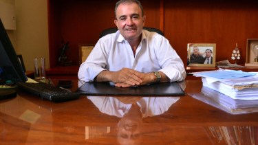El jefe comunal quiere llegar al aniversario del 22 de abril con una ciudad reluciente. Foto : Marcelo Ochoa