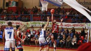 Viedma y Petro arrancaron ganando la segunda fase