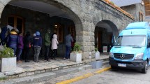 Imagen de Larga fila para tramitar el DNI en el Centro Cívico en Bariloche