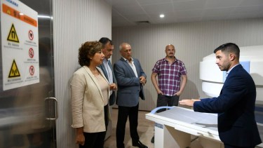 La gobernadora Arabela Carreras presentó el nuevo resonador para el hospital zonal. Foto: gentileza