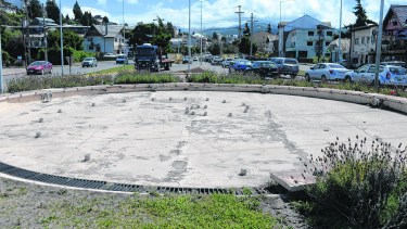 El paso del tiempo y la falta de mantenimiento dejaron su huella en la carpeta de hormigón. Foto: Alfredo Leiva