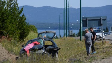 La mujer conducía un Fiat Palio que sufrió serios destrozos del lado del conductor. Foto: Marcelo Martinez