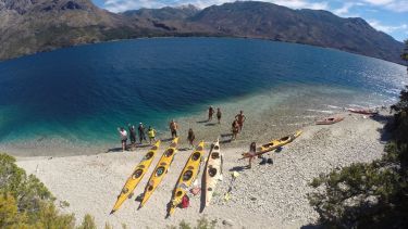 Un día de aventuras en el lago Epuyén, al norte de Chubut. Fotos de Puerto Patriada Kayak.