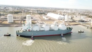 Las envíos de GNL seguirán,  al menos, durante cuatro meses más