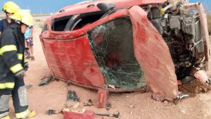 Cipoleños fueron hospitalizados por un vuelco al regreso de Los Barreales