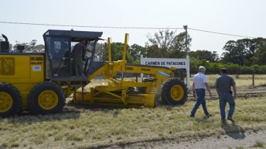 Trabajan sobre el predio del ferrocarril de cara a la Fiesta de la Soberanía de Patagones