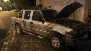 Quemaron una camioneta en Allen y una cámara de seguridad  lo registró