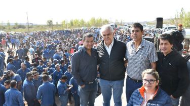Hoy a la mañana se realizó la segunda asamblea por los despidos en Vaca Muerta. (Foto: gentileza municipalidad Rincón de los Sauces)