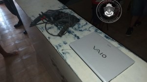 Centenario: encontraron a dos personas armadas y con elementos robados en un comercio